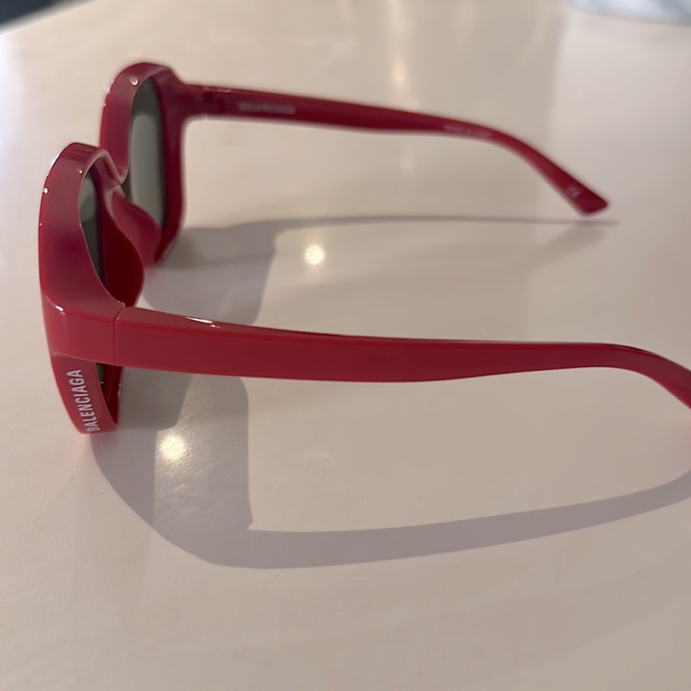 BALENCIAGA red acrylic sunglasses - Picture 4 of 7